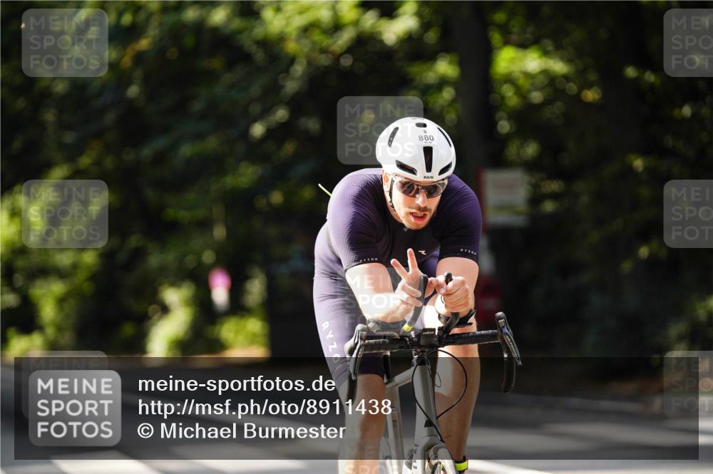 14.09.2025 - Stadtparktriathlon Michael Burmester http://msf.ph/oto/8911438 14.09.2025 11:08:39 Radfahren 842, 880, 901 meine-sportfotos.de