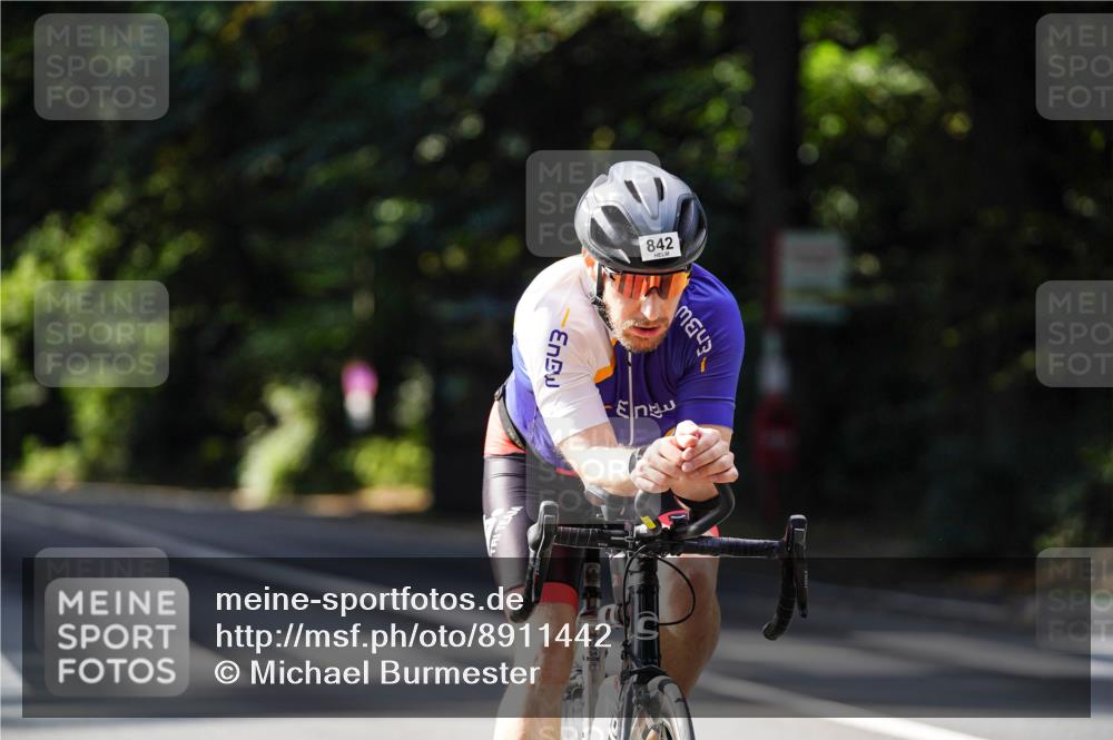 14.09.2025 - Stadtparktriathlon Michael Burmester http://msf.ph/oto/8911442 14.09.2025 11:08:44 Radfahren 766, 842, 880, 895 meine-sportfotos.de
