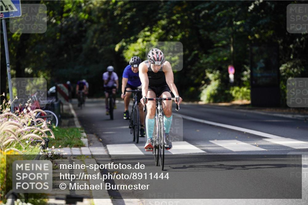 14.09.2025 - Stadtparktriathlon Michael Burmester http://msf.ph/oto/8911444 14.09.2025 11:08:49 Radfahren 766, 808, 842, 875, 876, 895 meine-sportfotos.de