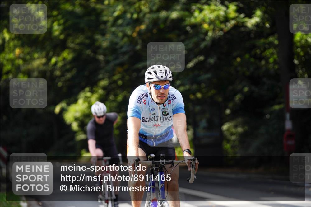 14.09.2025 - Stadtparktriathlon Michael Burmester http://msf.ph/oto/8911465 14.09.2025 11:09:16 Radfahren 805, 823 meine-sportfotos.de