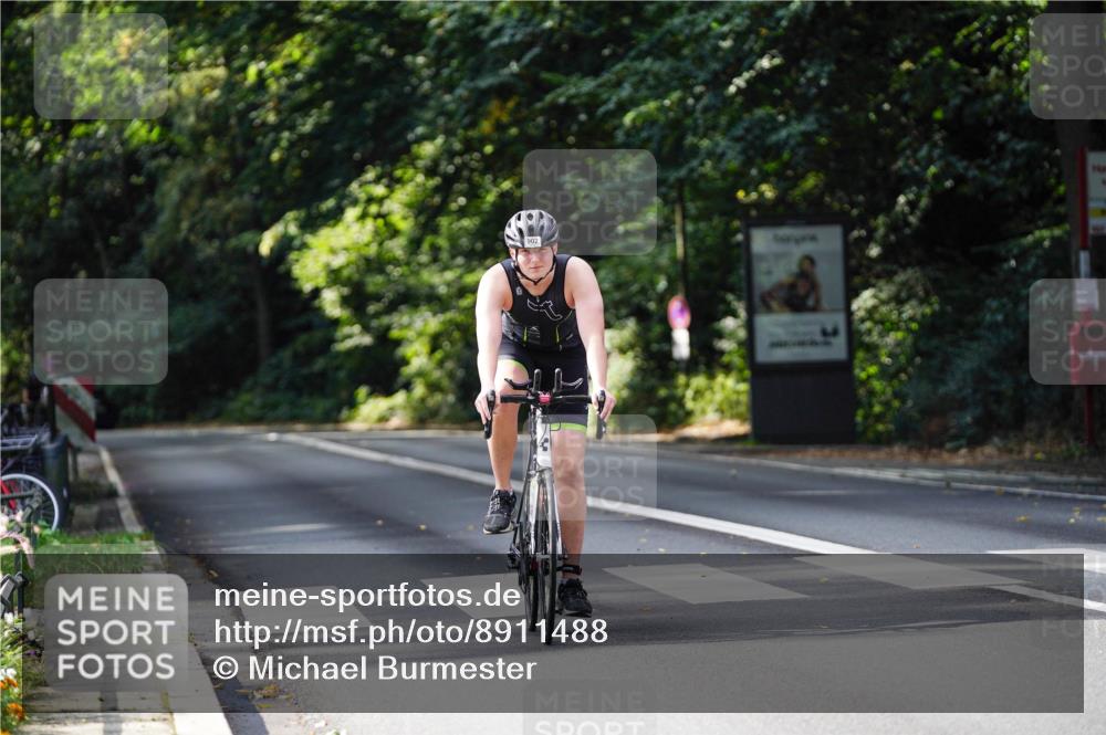 14.09.2025 - Stadtparktriathlon Michael Burmester http://msf.ph/oto/8911488 14.09.2025 11:09:50 Radfahren 902 meine-sportfotos.de