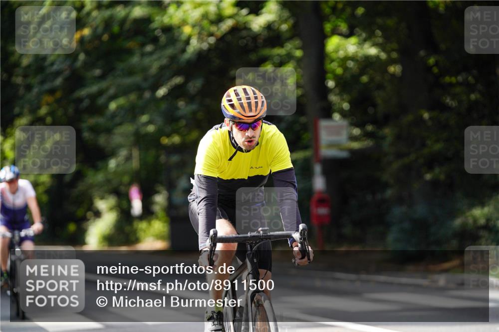 14.09.2025 - Stadtparktriathlon Michael Burmester http://msf.ph/oto/8911500 14.09.2025 11:10:14 Radfahren 732, 762, 806, 868, 877 meine-sportfotos.de