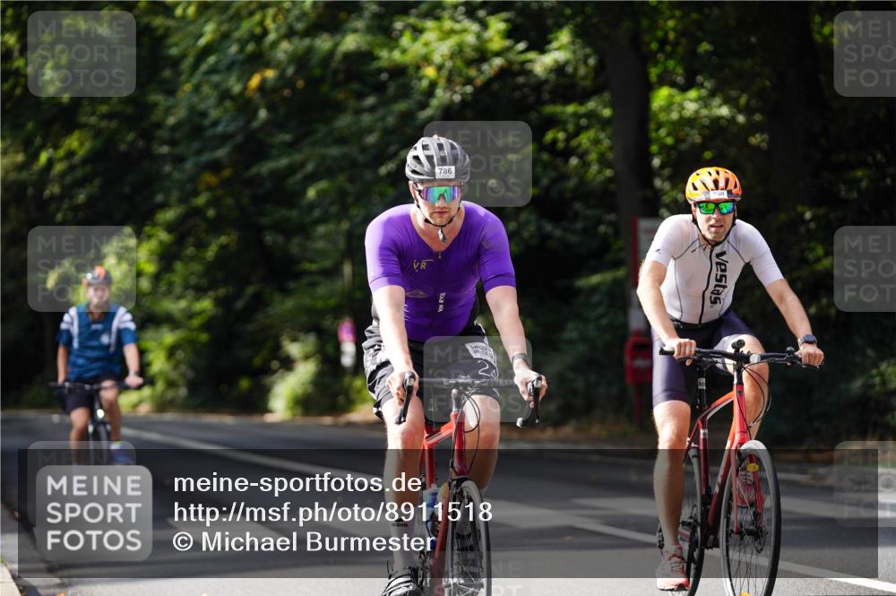 14.09.2025 - Stadtparktriathlon Michael Burmester http://msf.ph/oto/8911518 14.09.2025 11:10:57 Radfahren 760, 772, 786, 854, 890, 909 meine-sportfotos.de