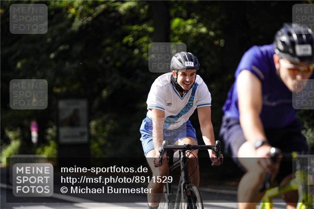 14.09.2025 - Stadtparktriathlon Michael Burmester http://msf.ph/oto/8911529 14.09.2025 11:11:41 Radfahren 740, 792, 822, 911, 914 meine-sportfotos.de