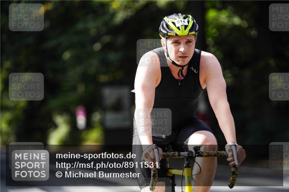 14.09.2025 - Stadtparktriathlon Michael Burmester http://msf.ph/oto/8911531 14.09.2025 11:11:43 Radfahren 740, 792, 911, 914 meine-sportfotos.de