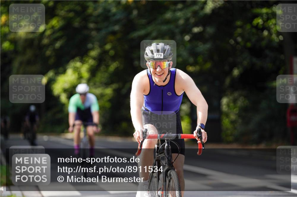 14.09.2025 - Stadtparktriathlon Michael Burmester http://msf.ph/oto/8911534 14.09.2025 11:11:52 Radfahren 754, 778, 826 meine-sportfotos.de
