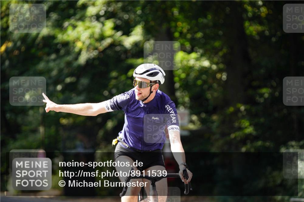 14.09.2025 - Stadtparktriathlon Michael Burmester http://msf.ph/oto/8911539 14.09.2025 11:11:57 Radfahren 754, 755, 765, 771, 778, 802, 826, 852, 919 meine-sportfotos.de