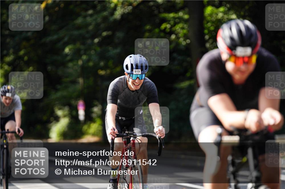 14.09.2025 - Stadtparktriathlon Michael Burmester http://msf.ph/oto/8911542 14.09.2025 11:12:02 Radfahren 754, 755, 765, 771, 802, 852, 919 meine-sportfotos.de