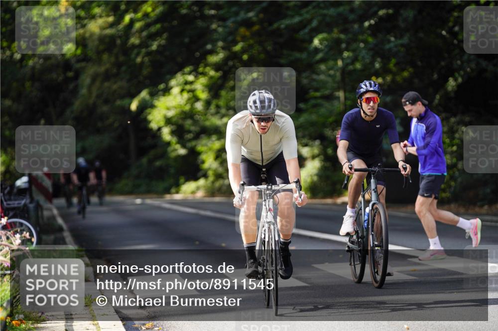14.09.2025 - Stadtparktriathlon Michael Burmester http://msf.ph/oto/8911545 14.09.2025 11:12:04 Radfahren 755, 765, 771, 802, 852, 905, 919 meine-sportfotos.de