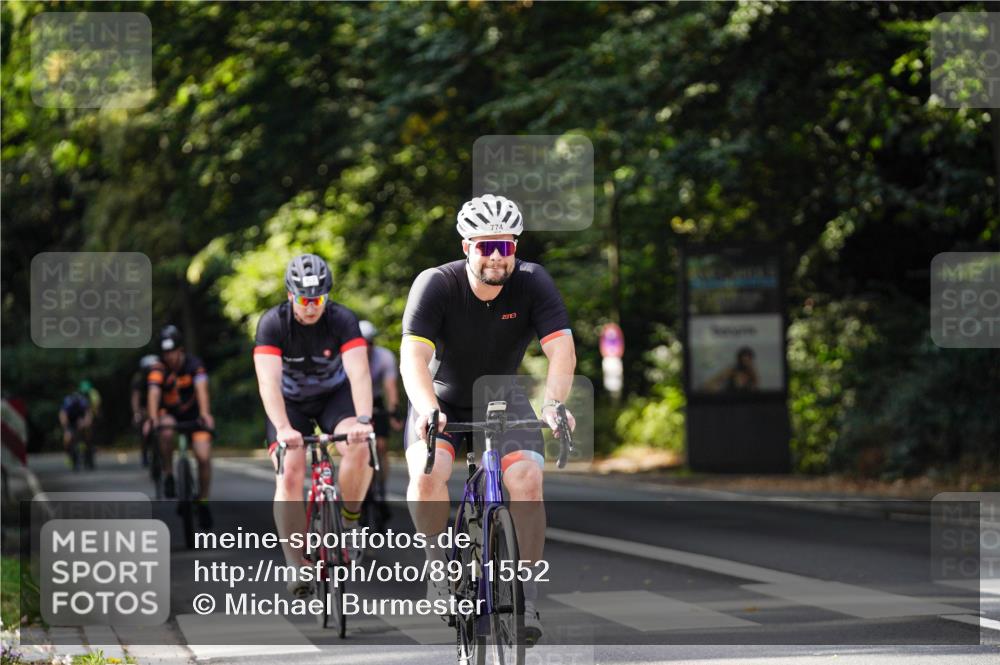 14.09.2025 - Stadtparktriathlon Michael Burmester http://msf.ph/oto/8911552 14.09.2025 11:12:13 Radfahren 734, 774, 801, 803, 835, 905 meine-sportfotos.de