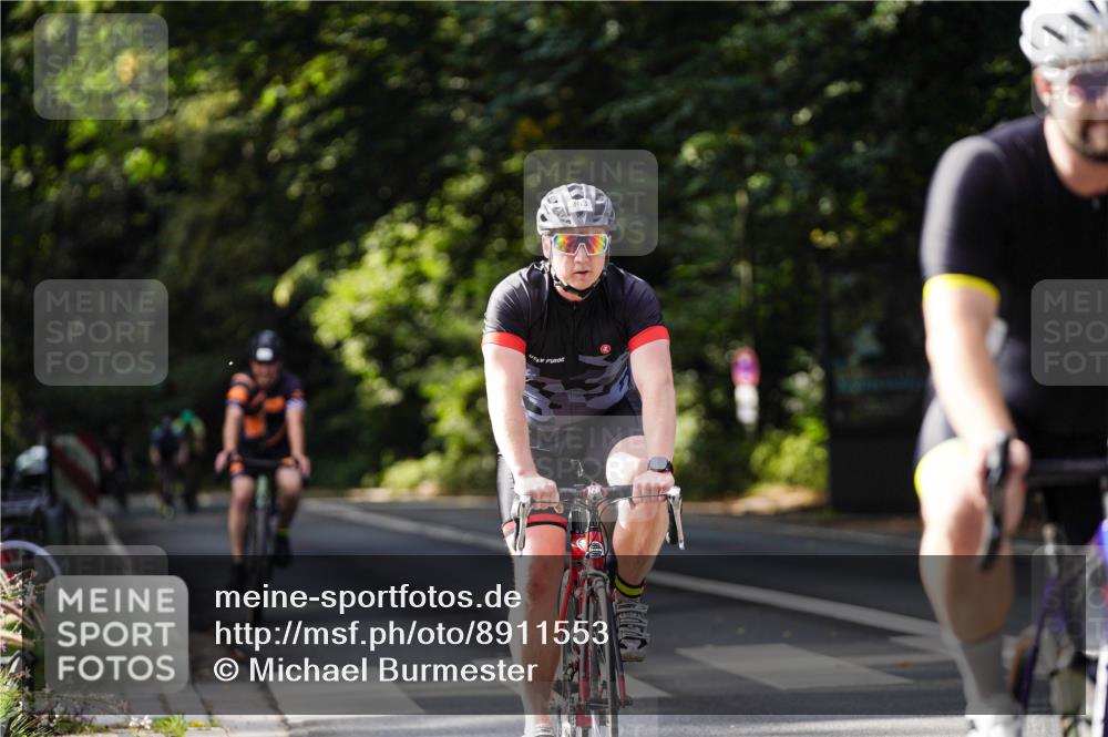 14.09.2025 - Stadtparktriathlon Michael Burmester http://msf.ph/oto/8911553 14.09.2025 11:12:14 Radfahren 734, 774, 801, 803, 835, 905 meine-sportfotos.de
