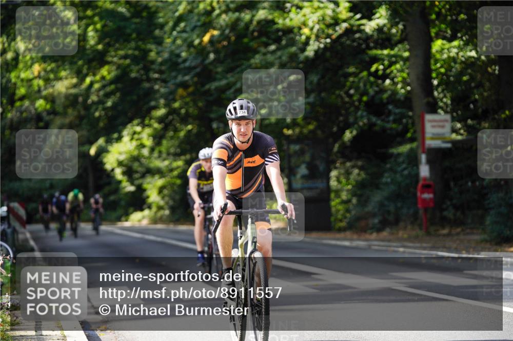14.09.2025 - Stadtparktriathlon Michael Burmester http://msf.ph/oto/8911557 14.09.2025 11:12:17 Radfahren 734, 746, 774, 801, 803, 807, 835, 846, 905 meine-sportfotos.de