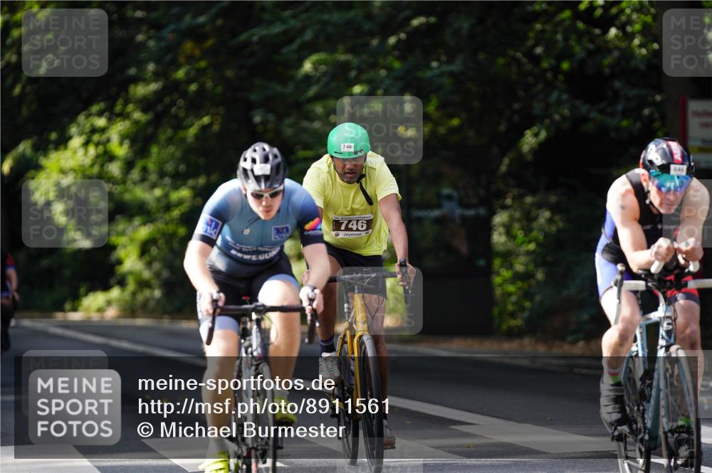 14.09.2025 - Stadtparktriathlon Michael Burmester http://msf.ph/oto/8911561 14.09.2025 11:12:23 Radfahren 734, 746, 801, 807, 818, 846 meine-sportfotos.de