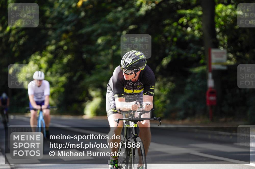 14.09.2025 - Stadtparktriathlon Michael Burmester http://msf.ph/oto/8911568 14.09.2025 11:12:33 Radfahren 818, 833, 836, 841, 867, 898 meine-sportfotos.de