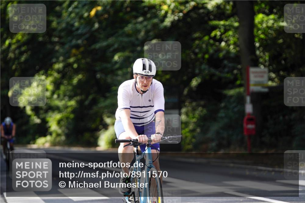 14.09.2025 - Stadtparktriathlon Michael Burmester http://msf.ph/oto/8911570 14.09.2025 11:12:34 Radfahren 833, 836, 841, 867, 898 meine-sportfotos.de