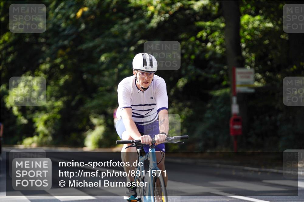14.09.2025 - Stadtparktriathlon Michael Burmester http://msf.ph/oto/8911571 14.09.2025 11:12:34 Radfahren 833, 836, 841, 867, 898 meine-sportfotos.de