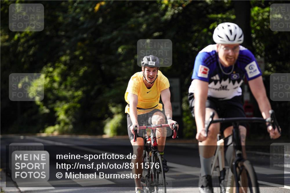 14.09.2025 - Stadtparktriathlon Michael Burmester http://msf.ph/oto/8911576 14.09.2025 11:12:40 Radfahren 833, 836, 841, 853, 867 meine-sportfotos.de