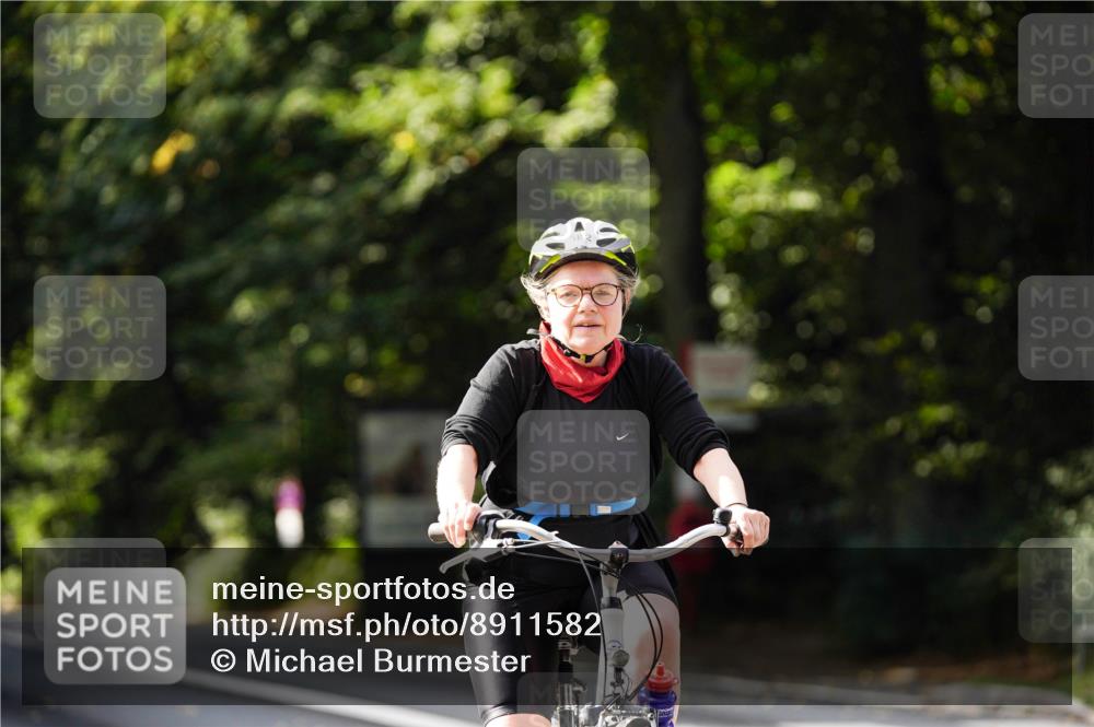 14.09.2025 - Stadtparktriathlon Michael Burmester http://msf.ph/oto/8911582 14.09.2025 11:13:05 Radfahren 682, 827, 859, 861 meine-sportfotos.de