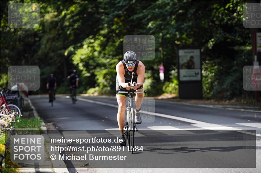 14.09.2025 - Stadtparktriathlon Michael Burmester http://msf.ph/oto/8911584 14.09.2025 11:13:07 Radfahren 682, 827, 859, 861 meine-sportfotos.de