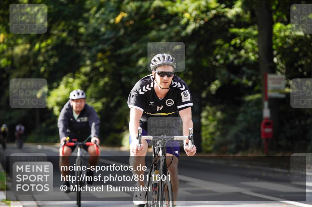 14.09.2025 - Stadtparktriathlon Michael Burmester http://msf.ph/oto/8911601 14.09.2025 11:13:25 Radfahren 776, 825, 828, 857, 897, 973 meine-sportfotos.de
