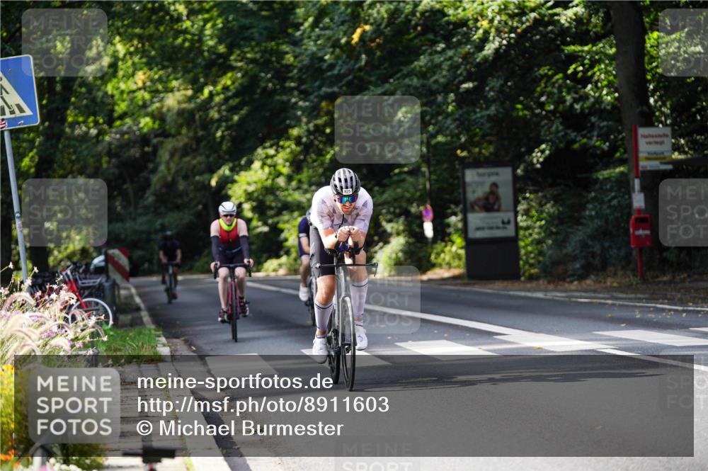 14.09.2025 - Stadtparktriathlon Michael Burmester http://msf.ph/oto/8911603 14.09.2025 11:13:32 Radfahren 825, 848, 857, 889, 917 meine-sportfotos.de