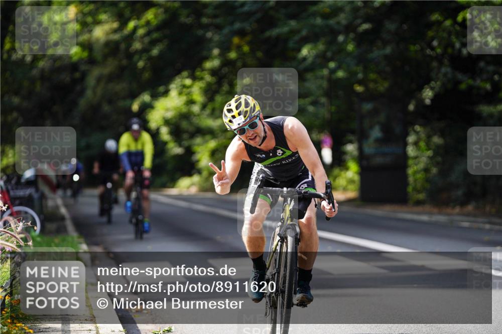 14.09.2025 - Stadtparktriathlon Michael Burmester http://msf.ph/oto/8911620 14.09.2025 11:14:06 Radfahren 744, 796, 824, 850, 873 meine-sportfotos.de