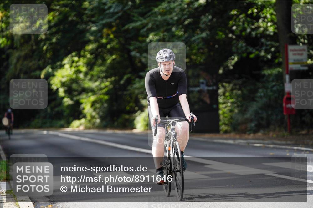 14.09.2025 - Stadtparktriathlon Michael Burmester http://msf.ph/oto/8911646 14.09.2025 11:15:10 Radfahren 886, 920 meine-sportfotos.de