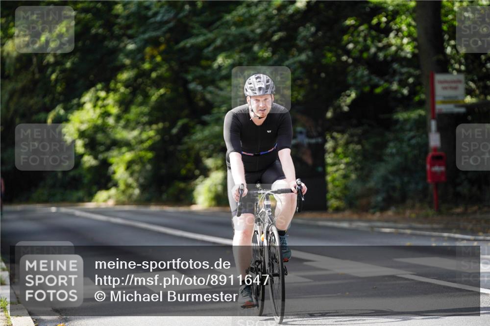 14.09.2025 - Stadtparktriathlon Michael Burmester http://msf.ph/oto/8911647 14.09.2025 11:15:10 Radfahren 886, 920 meine-sportfotos.de