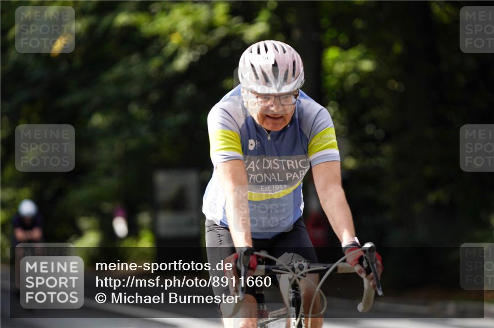 14.09.2025 - Stadtparktriathlon Michael Burmester http://msf.ph/oto/8911660 14.09.2025 11:15:27 Radfahren 756, 777, 816, 829, 837, 842, 870, 880, 892, 901, 921 meine-sportfotos.de