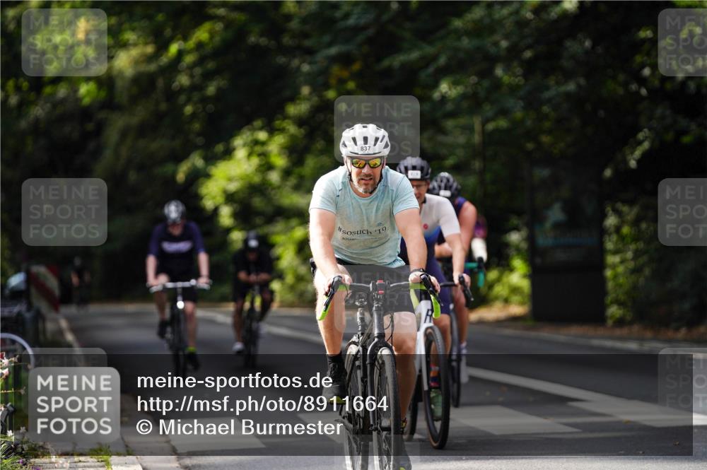 14.09.2025 - Stadtparktriathlon Michael Burmester http://msf.ph/oto/8911664 14.09.2025 11:15:32 Radfahren 756, 777, 816, 829, 837, 880, 892, 901 meine-sportfotos.de