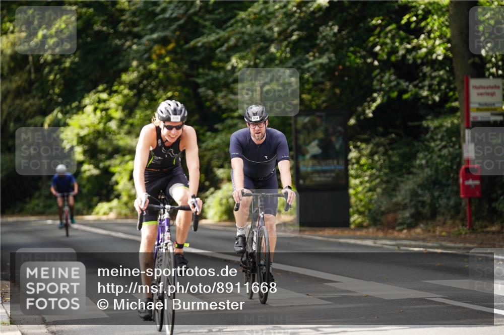 14.09.2025 - Stadtparktriathlon Michael Burmester http://msf.ph/oto/8911668 14.09.2025 11:15:44 Radfahren 739, 858, 875, 893, 918 meine-sportfotos.de