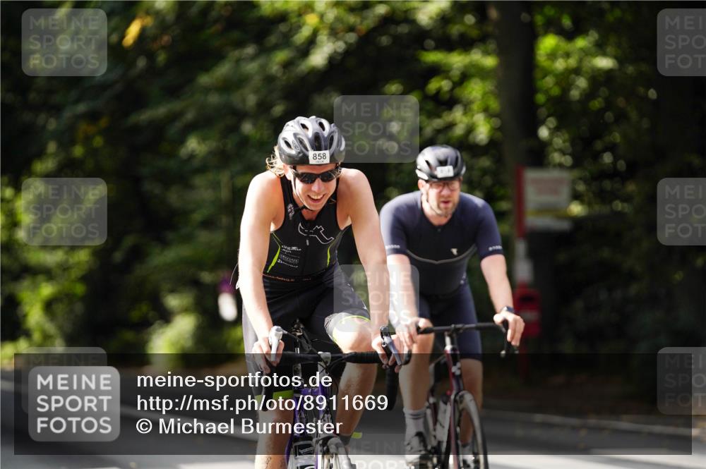 14.09.2025 - Stadtparktriathlon Michael Burmester http://msf.ph/oto/8911669 14.09.2025 11:15:44 Radfahren 739, 858, 875, 893, 918 meine-sportfotos.de