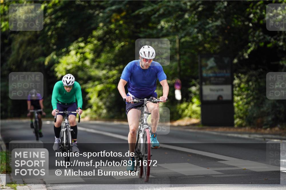 14.09.2025 - Stadtparktriathlon Michael Burmester http://msf.ph/oto/8911672 14.09.2025 11:15:49 Radfahren 739, 858, 875, 893, 918 meine-sportfotos.de