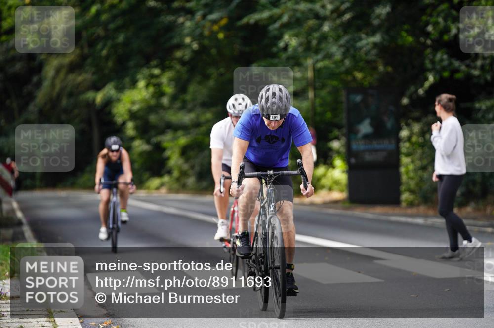 14.09.2025 - Stadtparktriathlon Michael Burmester http://msf.ph/oto/8911693 14.09.2025 11:16:27 Radfahren 808, 831, 876, 895, 968 meine-sportfotos.de