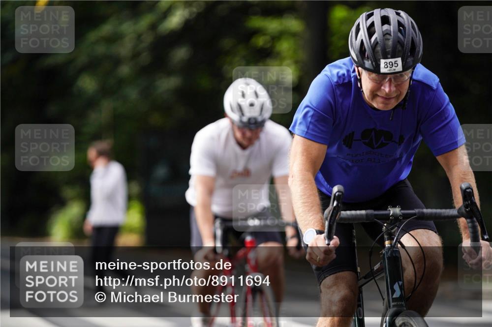 14.09.2025 - Stadtparktriathlon Michael Burmester http://msf.ph/oto/8911694 14.09.2025 11:16:28 Radfahren 808, 831, 876, 895, 968 meine-sportfotos.de