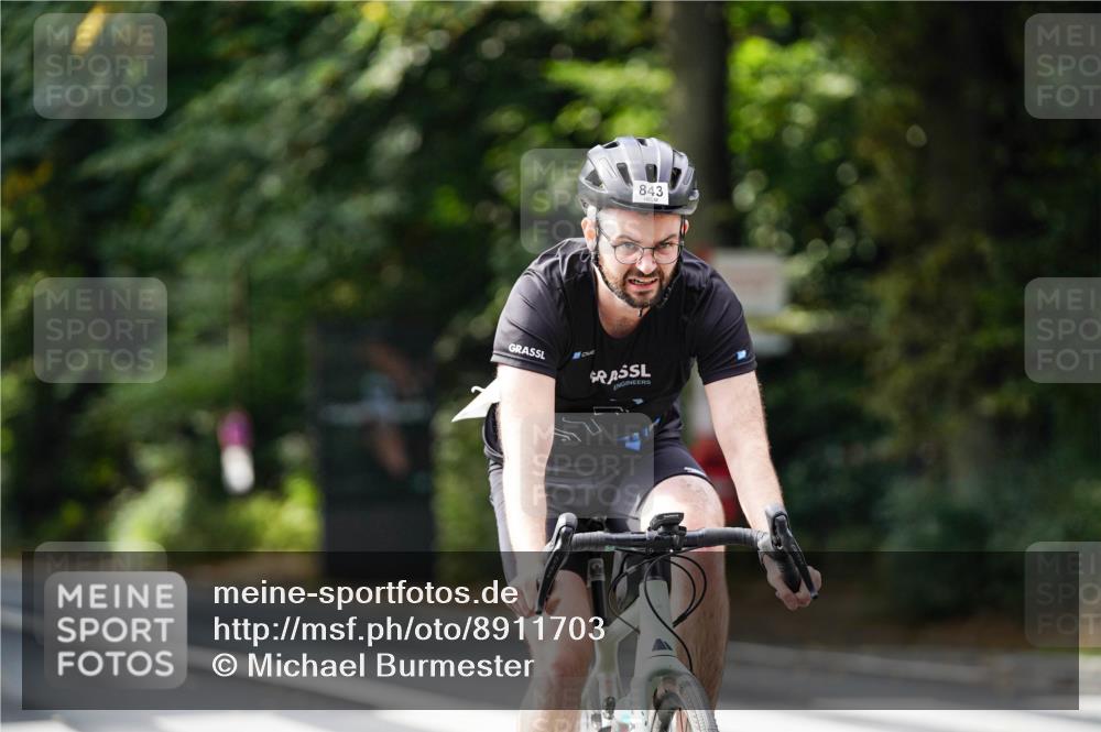 14.09.2025 - Stadtparktriathlon Michael Burmester http://msf.ph/oto/8911703 14.09.2025 11:17:02 Radfahren 843, 900, 967, 987, 1000 meine-sportfotos.de