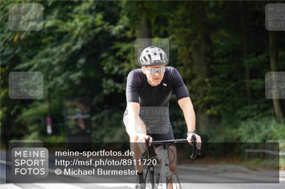14.09.2025 - Stadtparktriathlon Michael Burmester http://msf.ph/oto/8911720 14.09.2025 11:17:30 Radfahren 877 meine-sportfotos.de