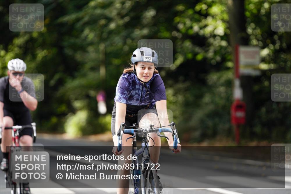 14.09.2025 - Stadtparktriathlon Michael Burmester http://msf.ph/oto/8911722 14.09.2025 11:17:39 Radfahren 805, 992, 995 meine-sportfotos.de