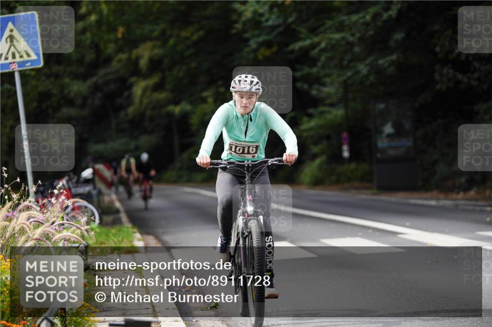 14.09.2025 - Stadtparktriathlon Michael Burmester http://msf.ph/oto/8911728 14.09.2025 11:18:02 Radfahren 909, 1016 meine-sportfotos.de