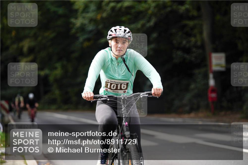14.09.2025 - Stadtparktriathlon Michael Burmester http://msf.ph/oto/8911729 14.09.2025 11:18:03 Radfahren 909, 961, 1016 meine-sportfotos.de