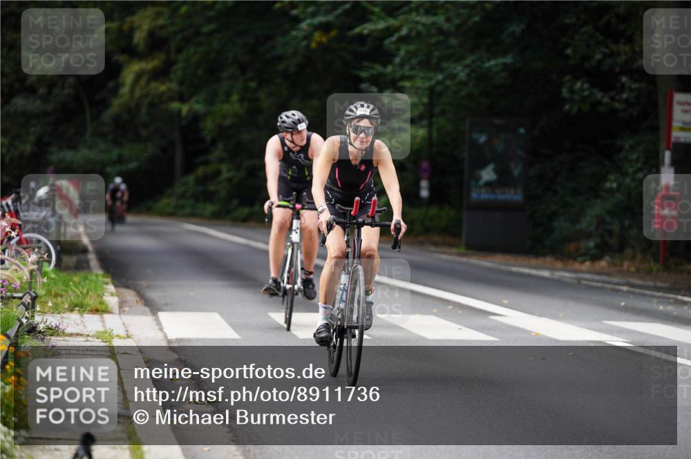 14.09.2025 - Stadtparktriathlon Michael Burmester http://msf.ph/oto/8911736 14.09.2025 11:18:21 Radfahren 902, 926, 930 meine-sportfotos.de