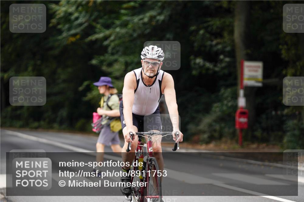 14.09.2025 - Stadtparktriathlon Michael Burmester http://msf.ph/oto/8911753 14.09.2025 11:18:43 Radfahren 724, 826, 852, 868, 919, 932, 934, 985, 1015 meine-sportfotos.de
