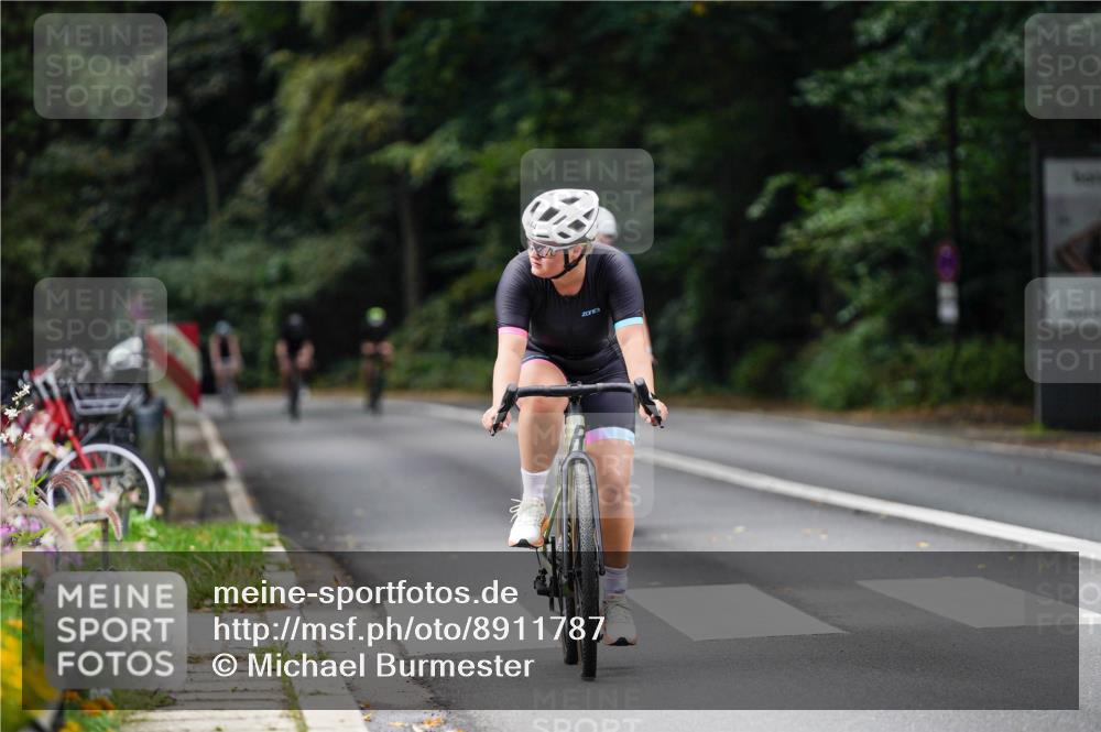 14.09.2025 - Stadtparktriathlon Michael Burmester http://msf.ph/oto/8911787 14.09.2025 11:19:38 Radfahren 854, 944, 979 meine-sportfotos.de