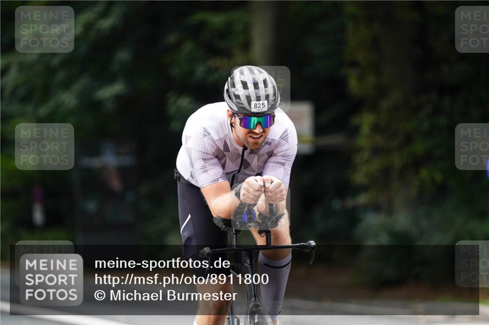 14.09.2025 - Stadtparktriathlon Michael Burmester http://msf.ph/oto/8911800 14.09.2025 11:19:52 Radfahren 825, 836, 867, 898, 1009, 1020 meine-sportfotos.de