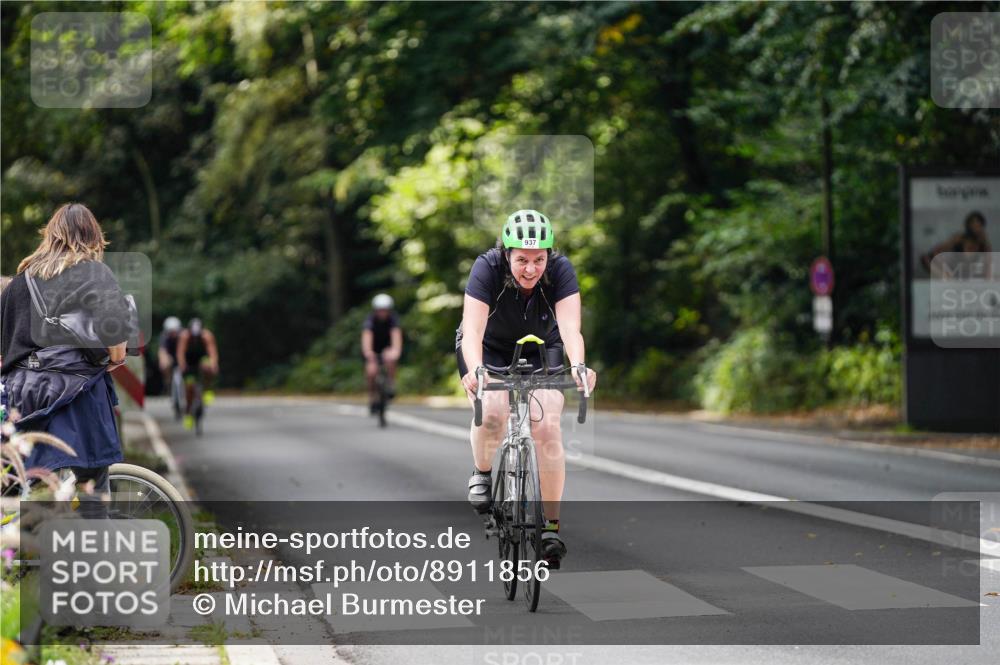14.09.2025 - Stadtparktriathlon Michael Burmester http://msf.ph/oto/8911856 14.09.2025 11:20:58 Radfahren 937, 949, 982 meine-sportfotos.de