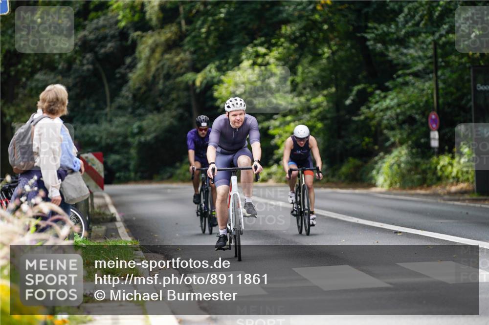 14.09.2025 - Stadtparktriathlon Michael Burmester http://msf.ph/oto/8911861 14.09.2025 11:21:09 Radfahren 822, 827, 973, 982, 1012 meine-sportfotos.de