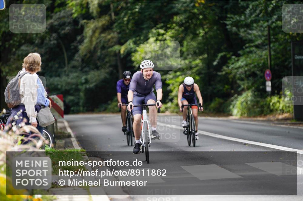 14.09.2025 - Stadtparktriathlon Michael Burmester http://msf.ph/oto/8911862 14.09.2025 11:21:10 Radfahren 822, 827, 973, 982, 1012 meine-sportfotos.de