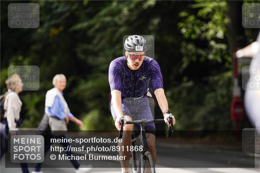 14.09.2025 - Stadtparktriathlon Michael Burmester http://msf.ph/oto/8911868 14.09.2025 11:21:13 Radfahren 822, 827, 973, 1012 meine-sportfotos.de