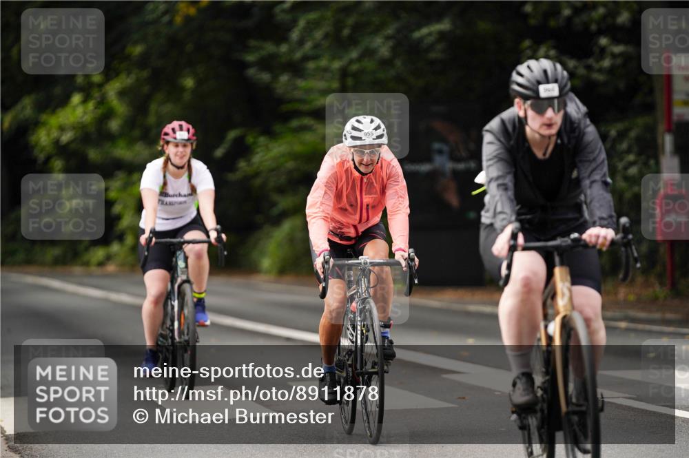 14.09.2025 - Stadtparktriathlon Michael Burmester http://msf.ph/oto/8911878 14.09.2025 11:21:42 Radfahren 734, 828, 871, 927, 945, 955, 960 meine-sportfotos.de