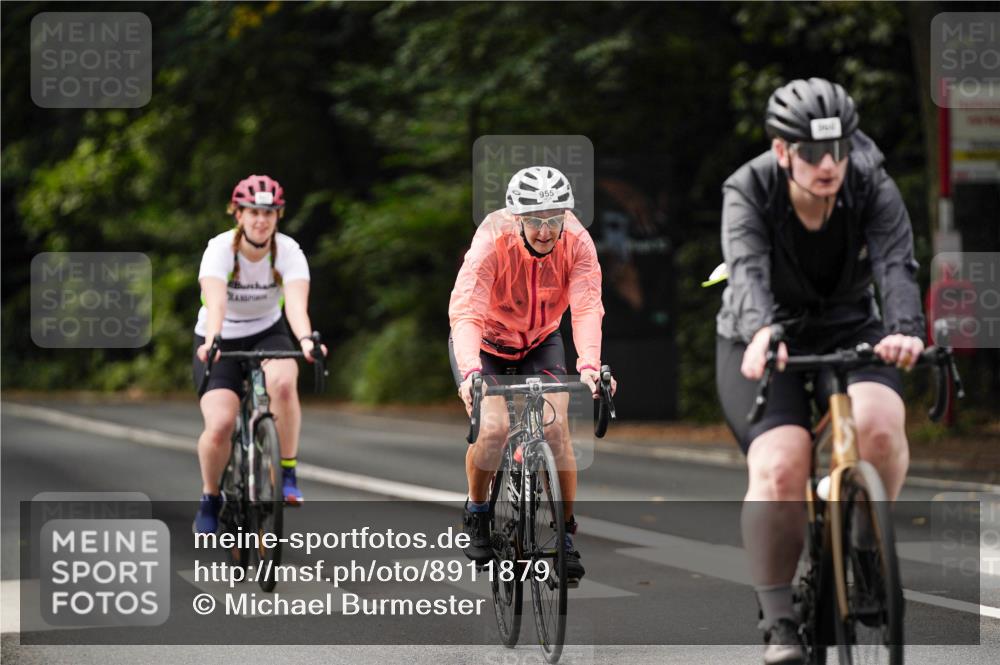 14.09.2025 - Stadtparktriathlon Michael Burmester http://msf.ph/oto/8911879 14.09.2025 11:21:42 Radfahren 734, 828, 871, 927, 945, 955, 960 meine-sportfotos.de